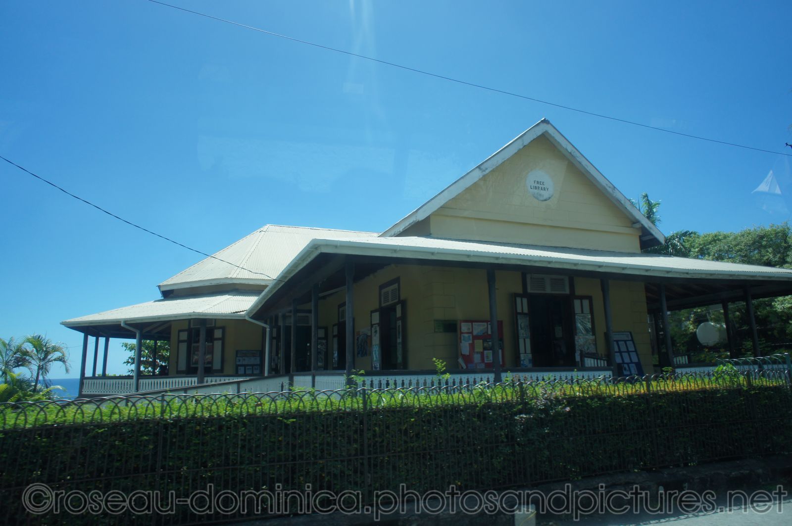 National library in Roseau Dominica.jpg